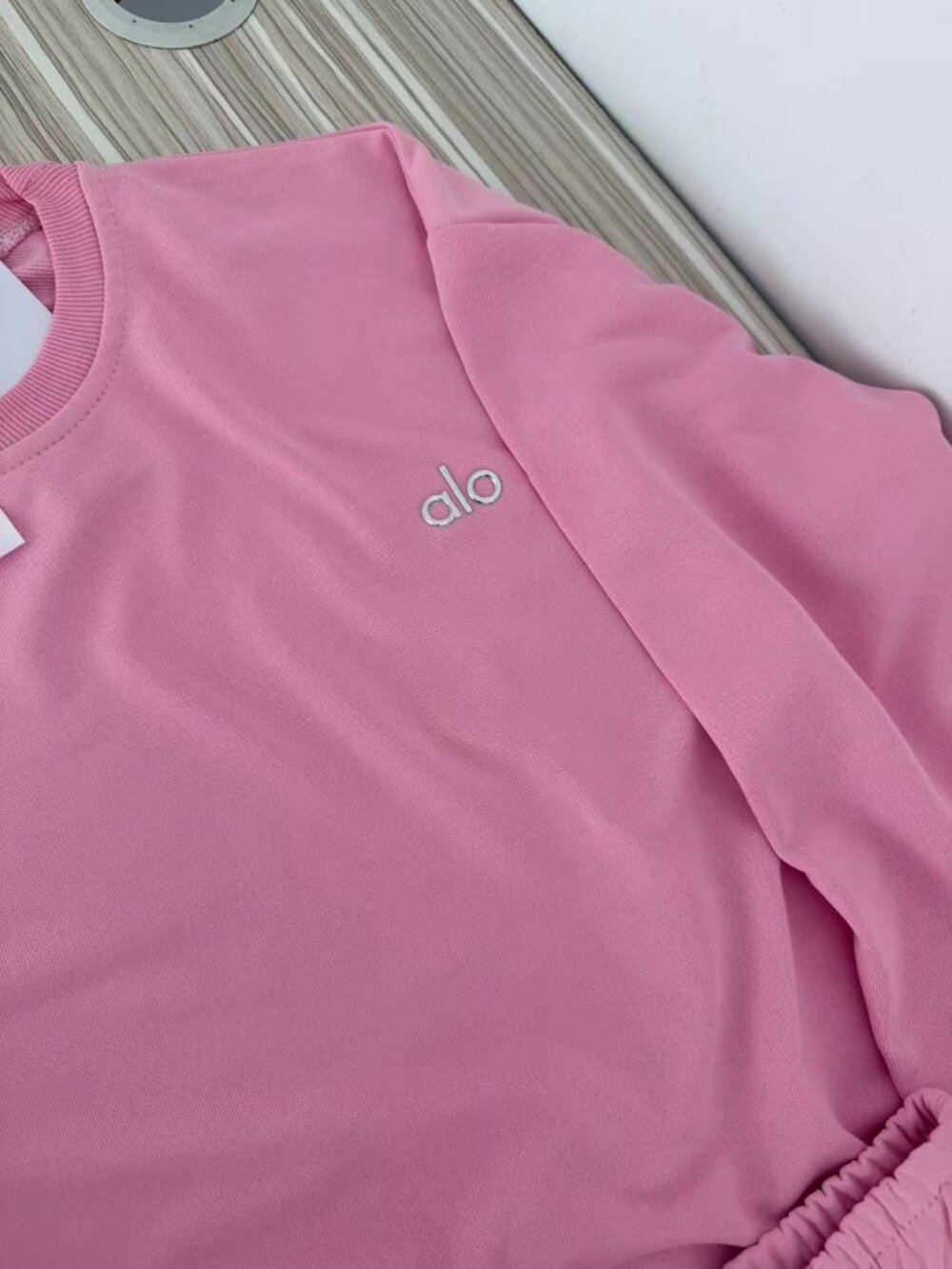 Alo sports five quarter pants yoga suit shorts set - Picture 6 of 7